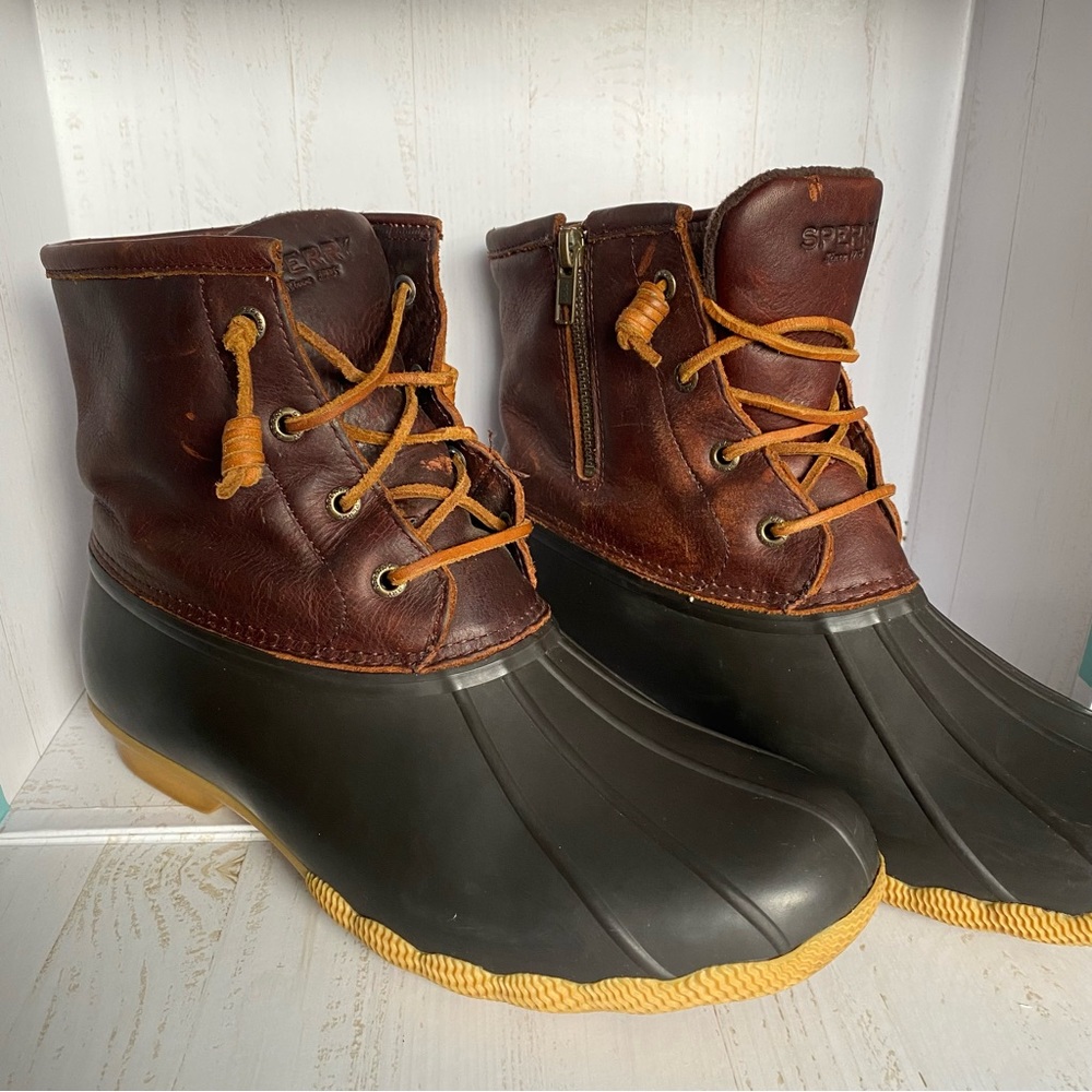 Womens Sized 10 Sperry Saltwater Duck Boots Zip Up Thinsulate
